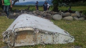 Image du flaperon échoué à la Réunion en aout 2015, premier d'une dizaine de débris appartenant au MH370